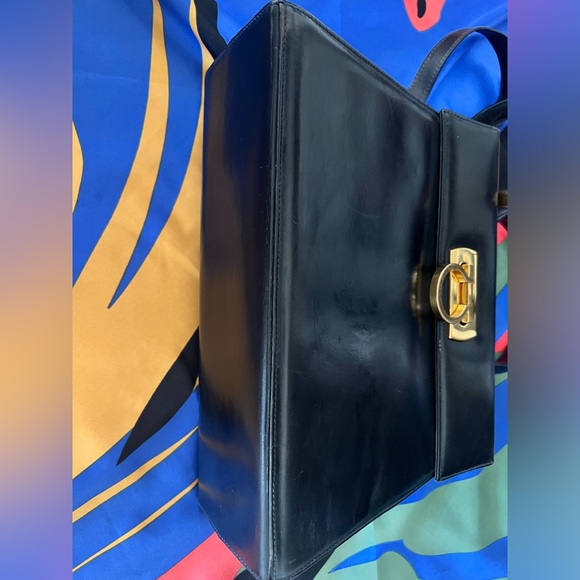 Salvatore Ferragamo Gancini 2 Way Shoulder HandBag Sought After Bag - Picture 8 of 9